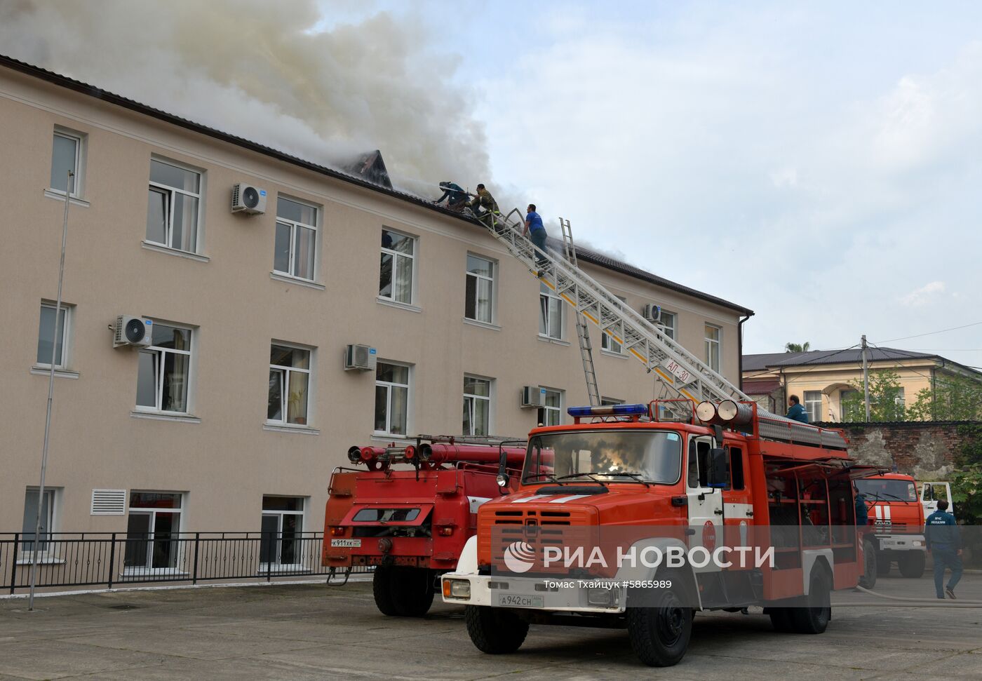 Пожар в здании русской школы в Сухуме