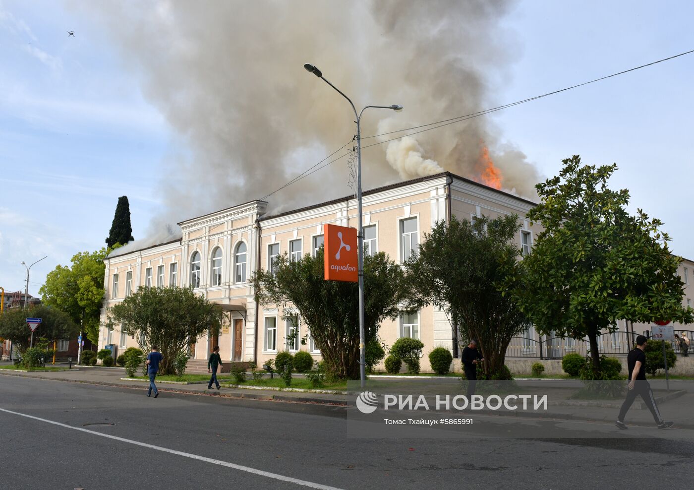 Пожар в здании русской школы в Сухуме