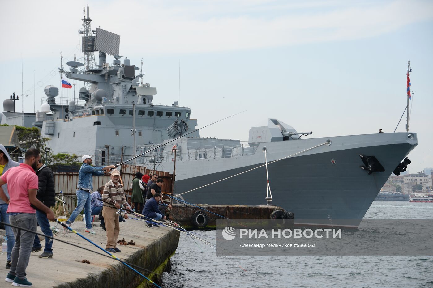 Фрегат "Адмирал Эссен" представлен на выставке IDEF-2019