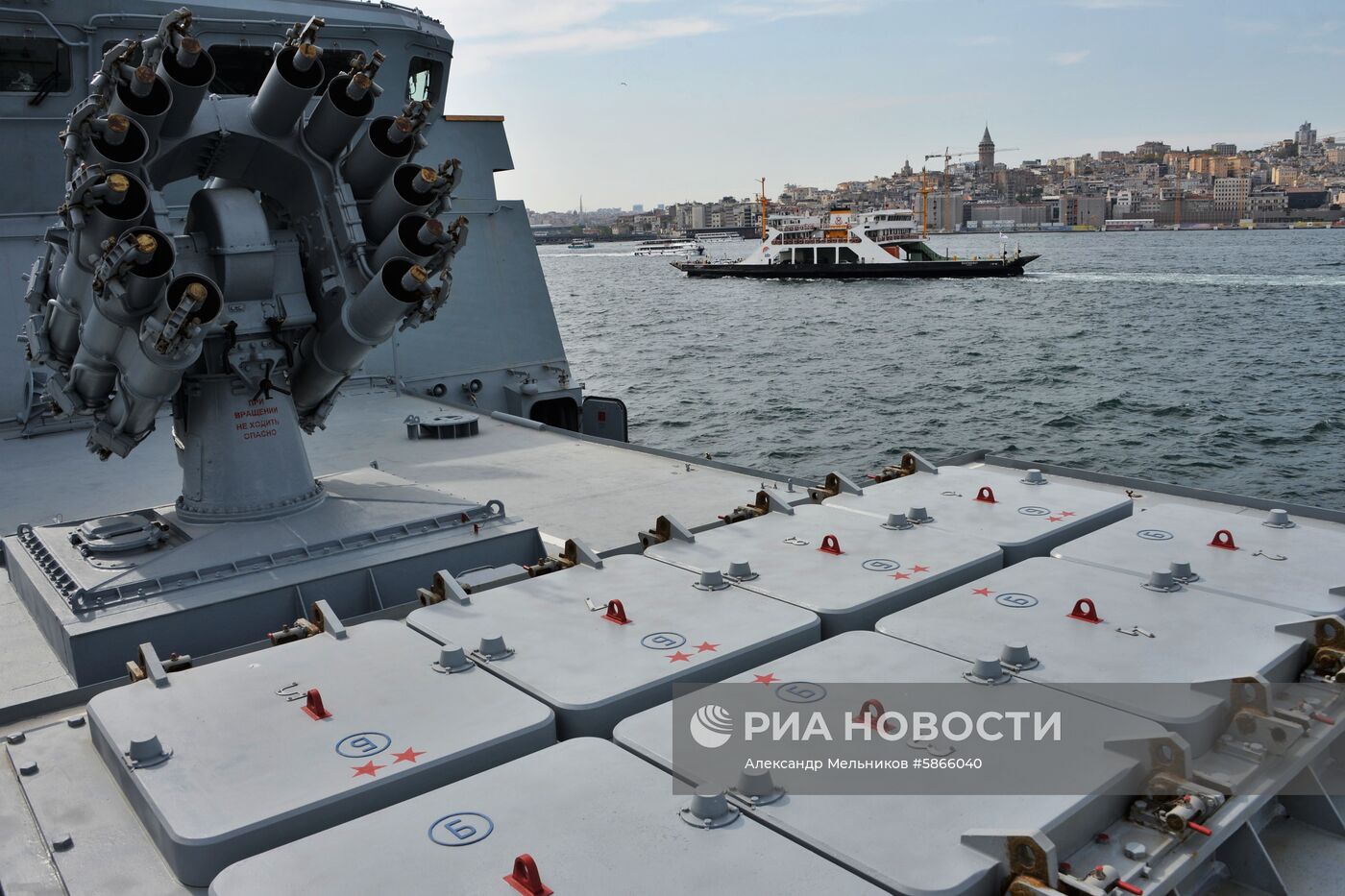 Фрегат "Адмирал Эссен" представлен на выставке IDEF-2019