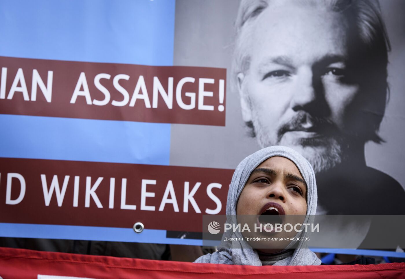 Акция сторонников Дж. Ассанжа в Лондоне