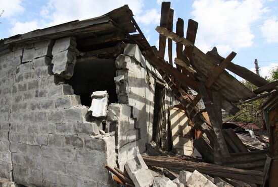 Последствия обстрелов Докучаевска в Донецкой области