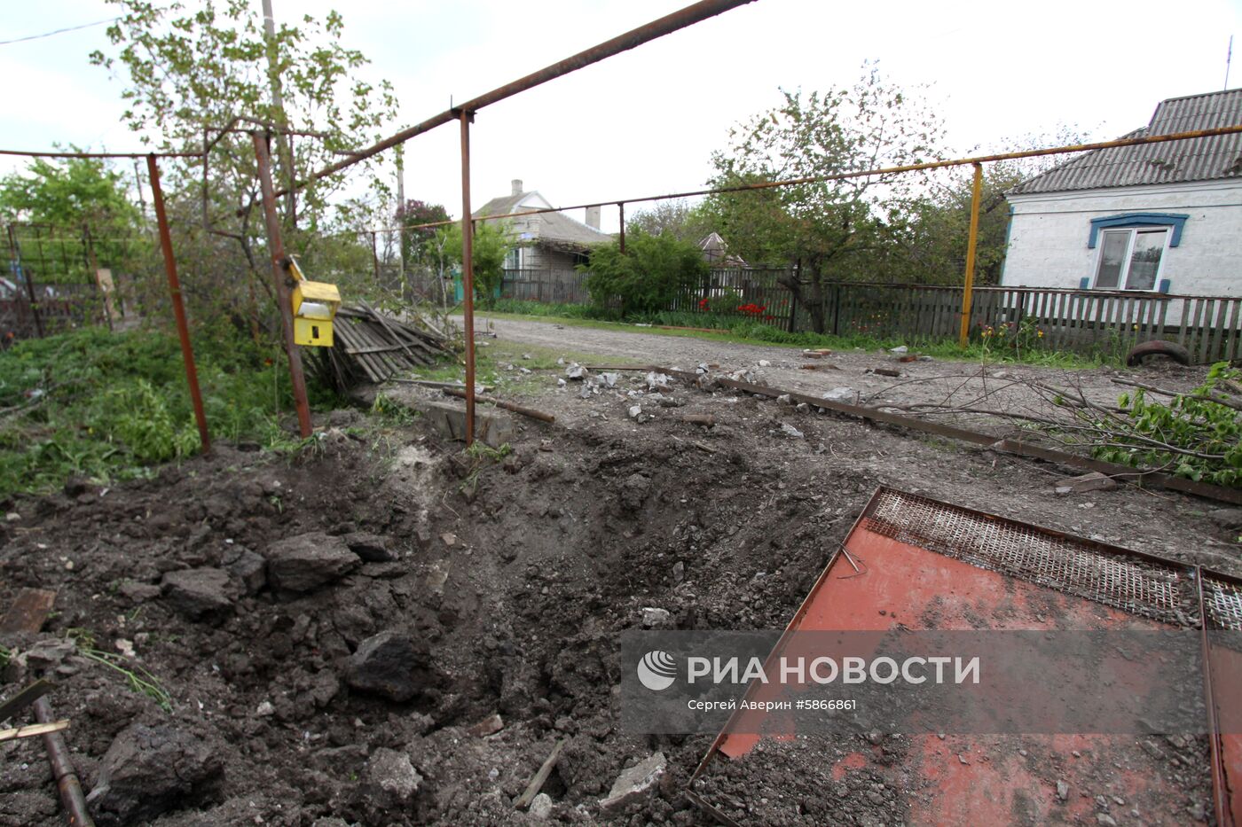 Последствия обстрелов Докучаевска в Донецкой области