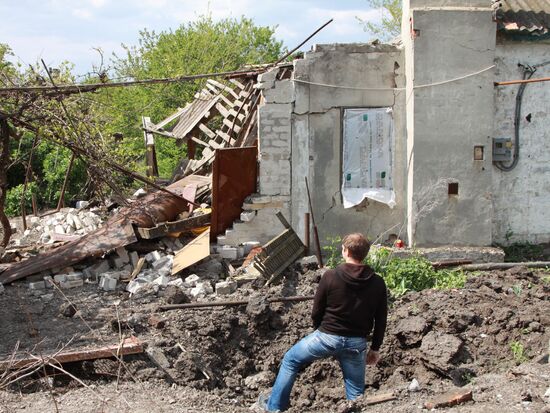 Последствия обстрелов Докучаевска в Донецкой области