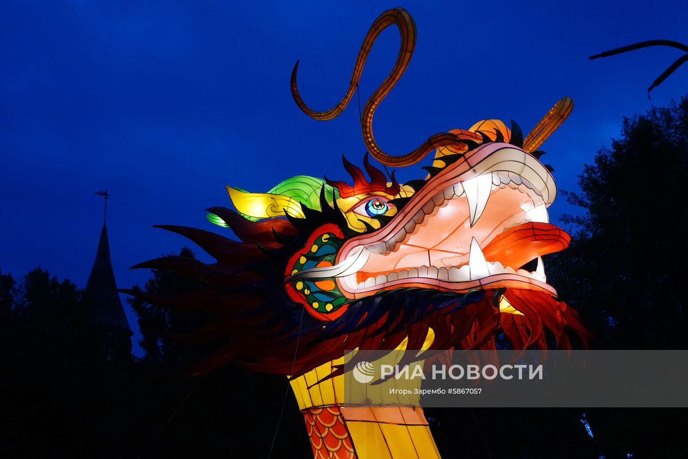 Фестиваль гигантских китайских фонарей в Калининграде