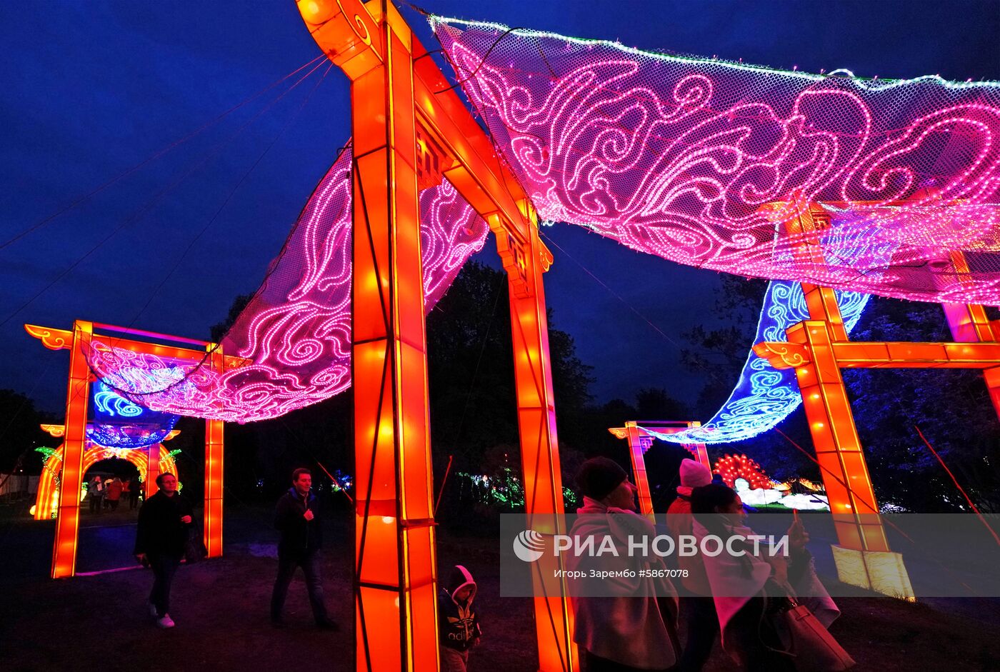 Фестиваль гигантских китайских фонарей в Калининграде