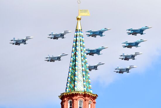 Репетиция воздушной части парада Победы в Москве