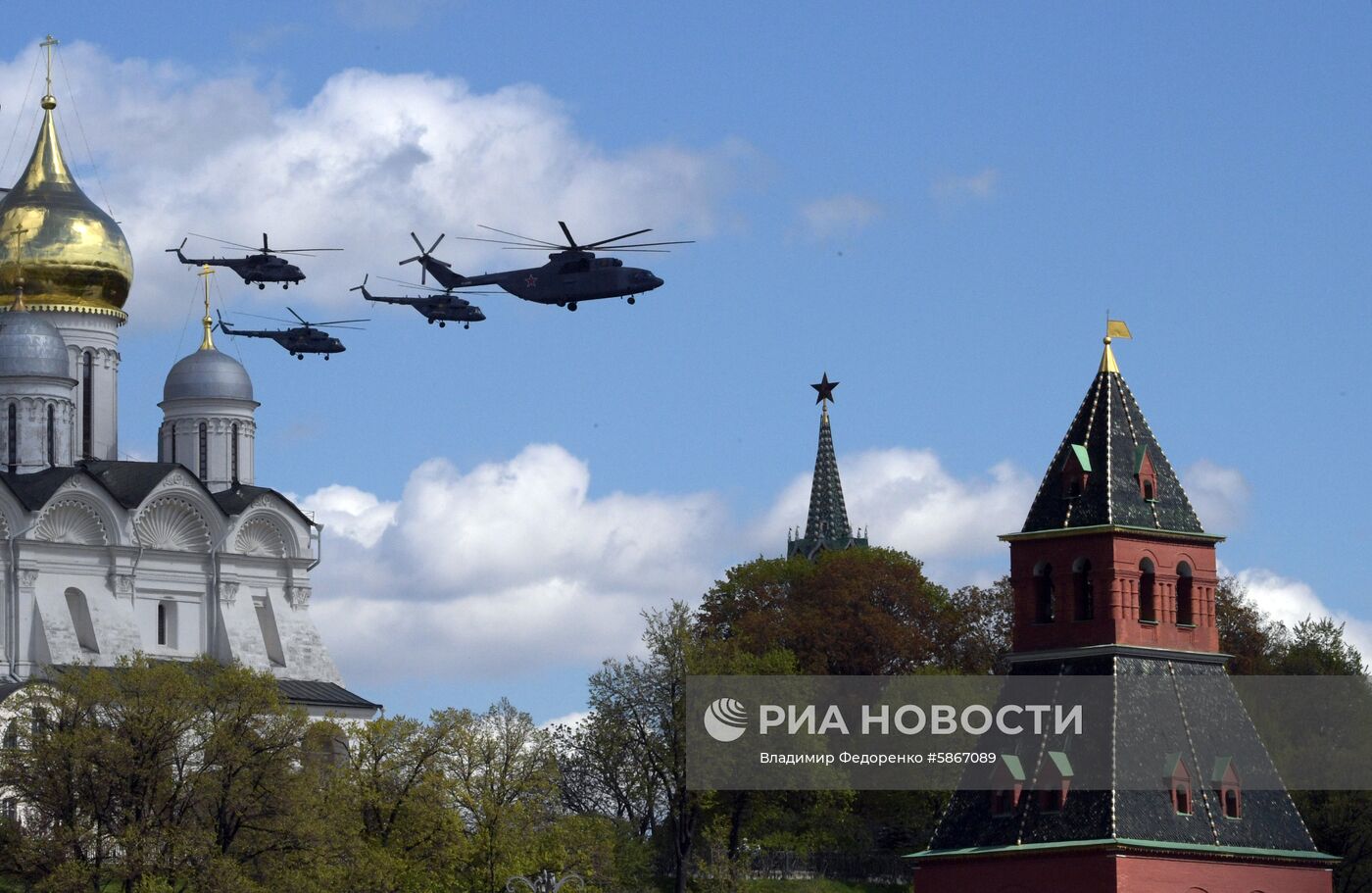 Репетиция воздушной части парада Победы в Москве