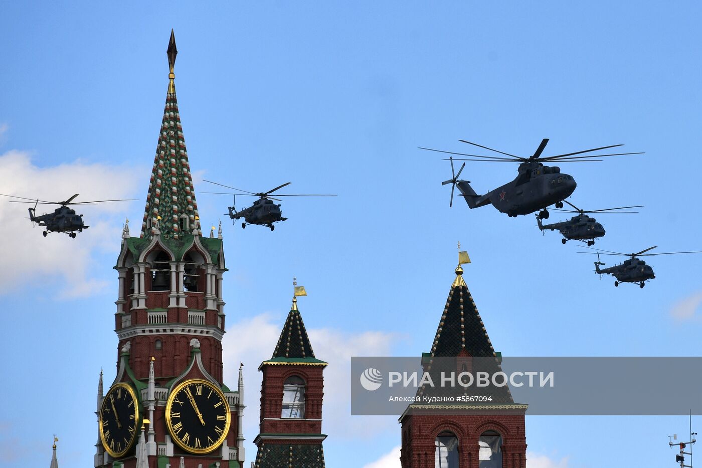 Репетиция воздушной части парада Победы в Москве