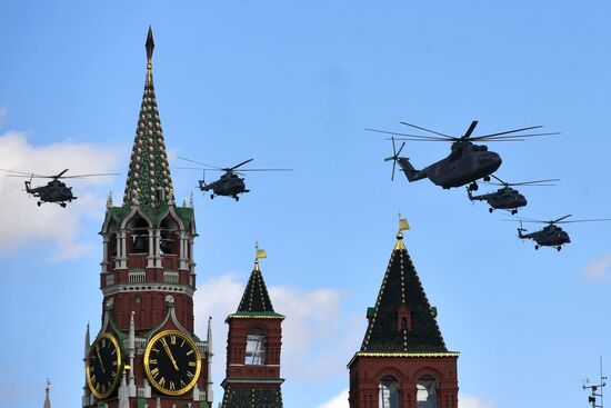 Репетиция воздушной части парада Победы в Москве