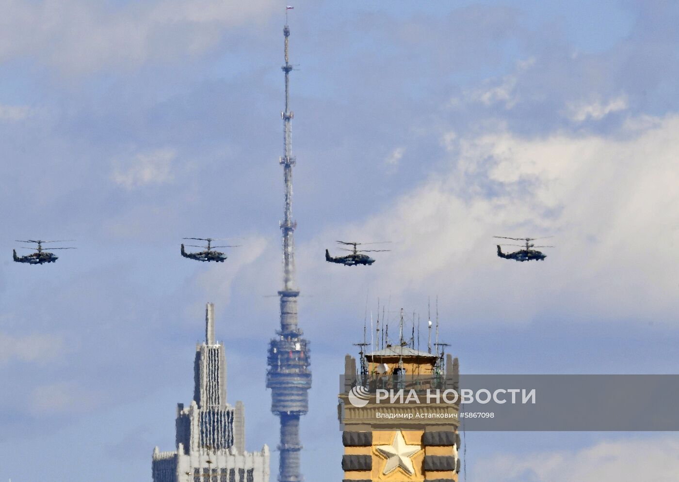 Репетиция воздушной части парада Победы в Москве