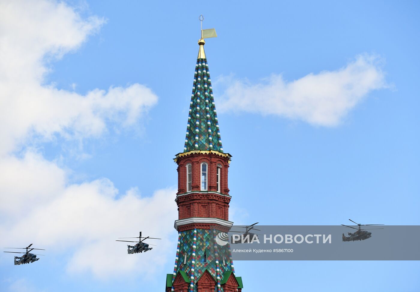 Репетиция воздушной части парада Победы в Москве