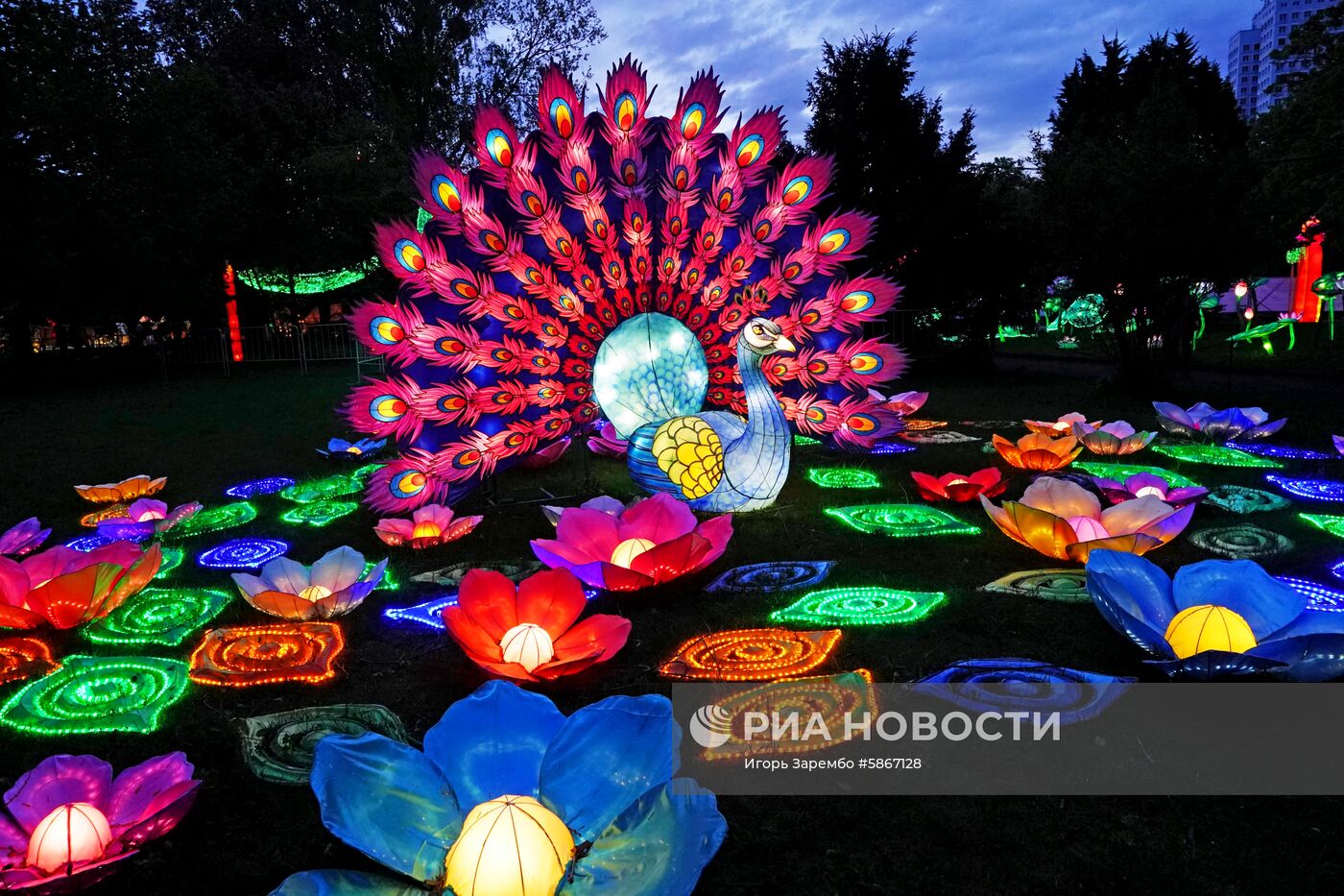 Фестиваль гигантских китайских фонарей в Калининграде