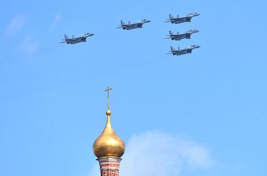 Репетиция воздушной части парада Победы в Москве