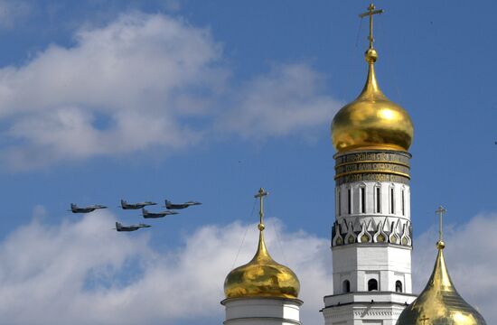 Репетиция воздушной части парада Победы в Москве