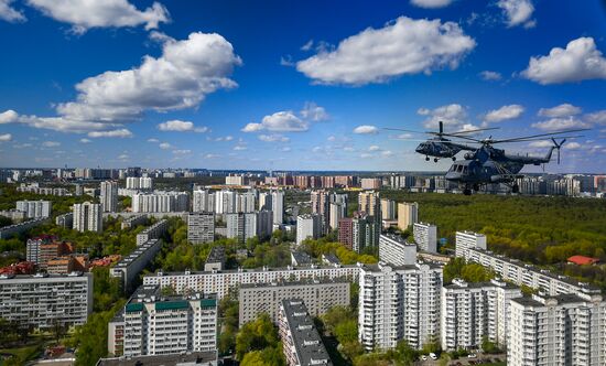 Репетиция воздушной части парада Победы в Москве