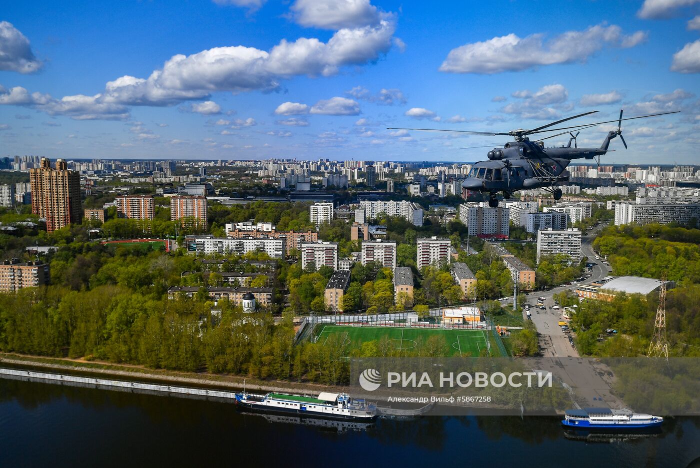 Репетиция воздушной части парада Победы в Москве