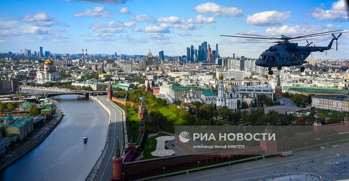 Репетиция воздушной части парада Победы в Москве