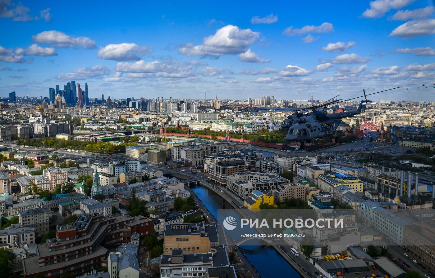 Репетиция воздушной части парада Победы в Москве