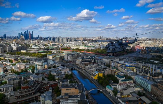 Репетиция воздушной части парада Победы в Москве