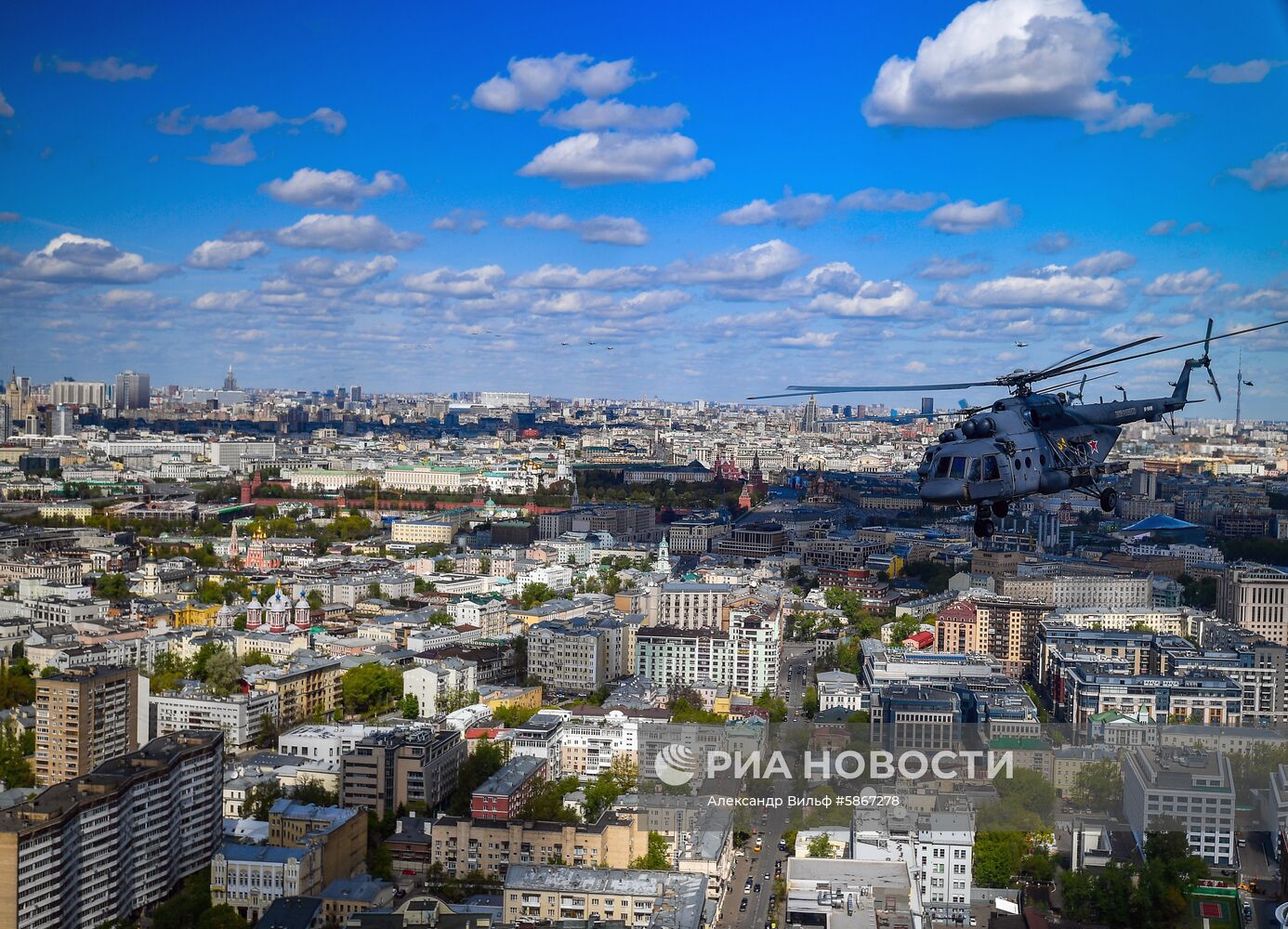 Репетиция воздушной части парада Победы в Москве