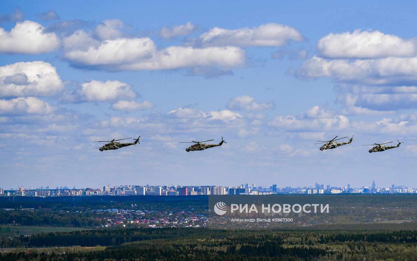 Репетиция воздушной части парада Победы в Москве