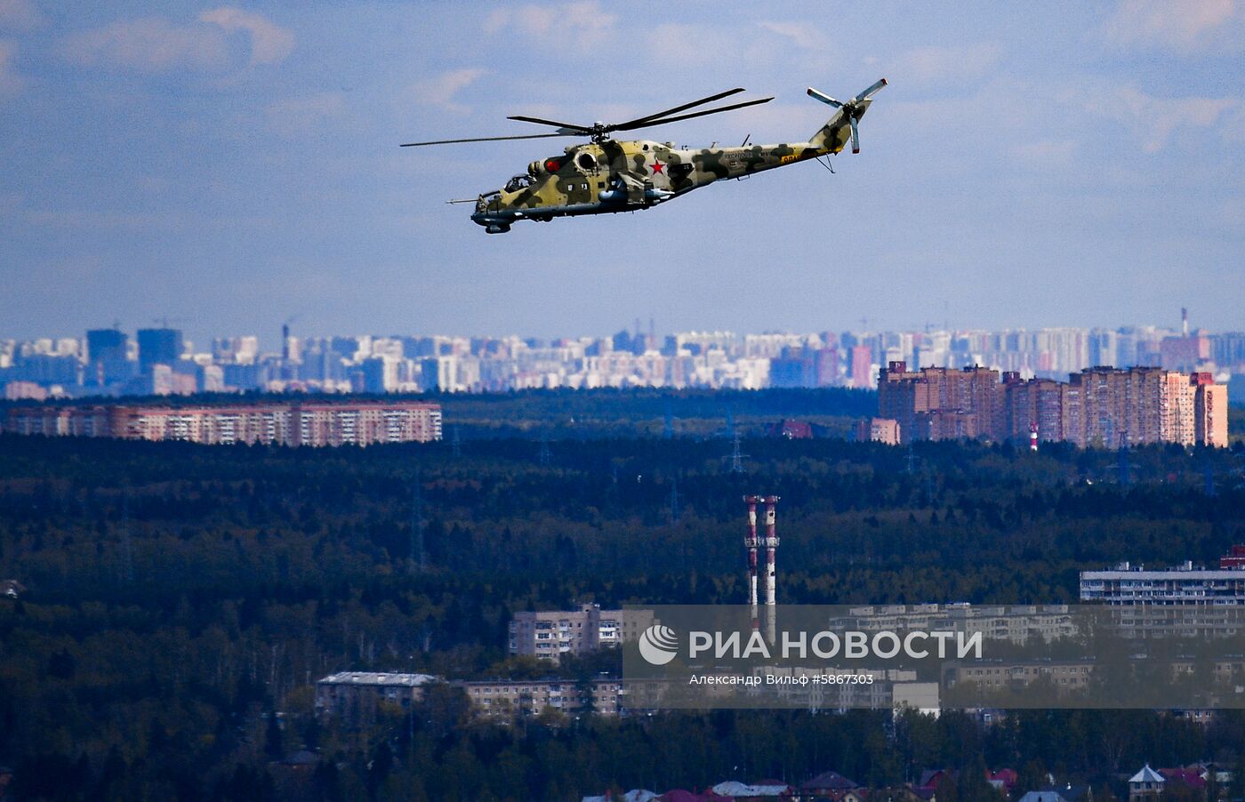 Репетиция воздушной части парада Победы в Москве