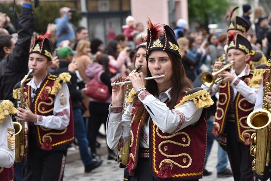 Карнавальное шествие в честь Дня города во Львове