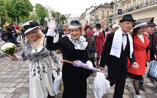 Карнавальное шествие в честь Дня города во Львове