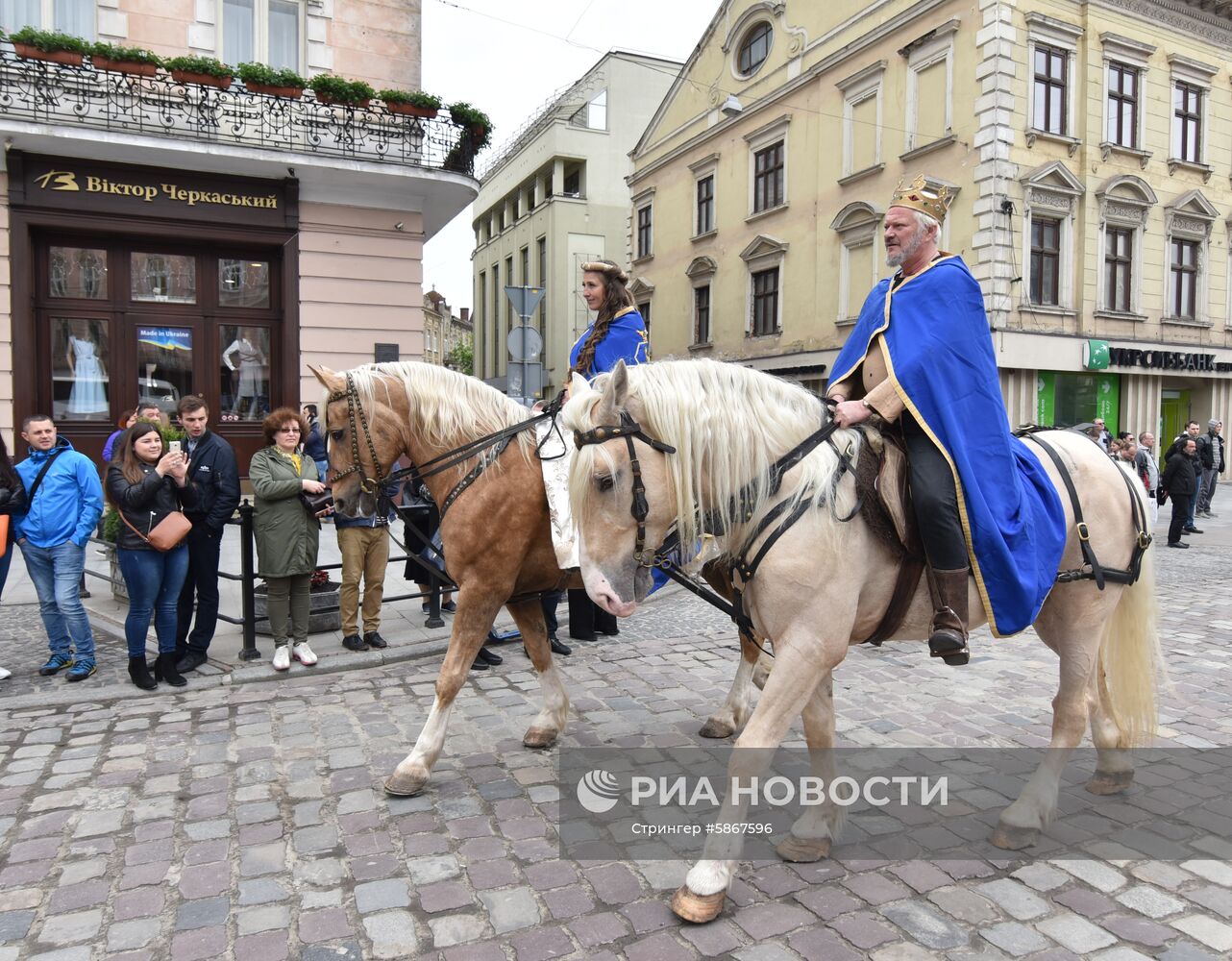 Карнавальное шествие в честь Дня города во Львове