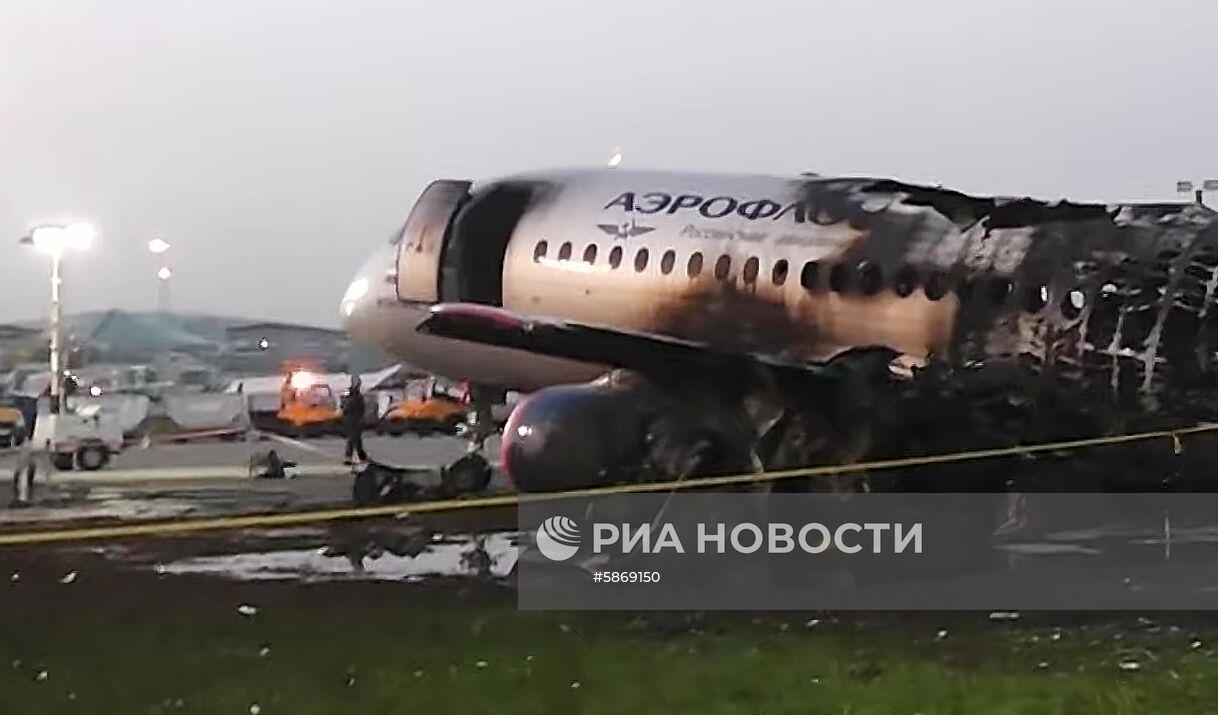 Следственные действия на месте аварийной посадки самолёта в аэропорту Шереметьево
