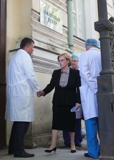 Министр здравоохранения РФ В. Скворцова посетила пострадавших в результате аварийной посадки самолета в Шереметьево