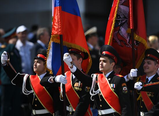 Парад кадетов на Поклонной горе 