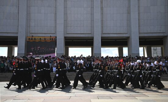 Парад кадетов на Поклонной горе 