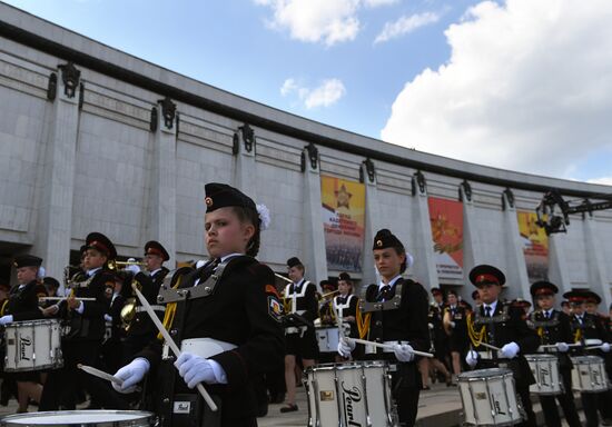 Парад кадетов на Поклонной горе 
