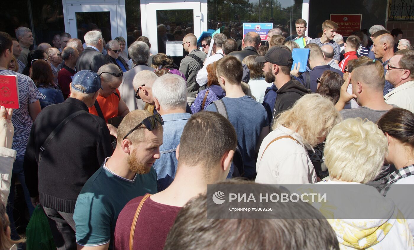 Работа миграционной службы по приёму документов на паспорт РФ в Луганске