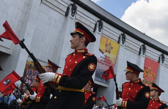 Парад кадетов на Поклонной горе 