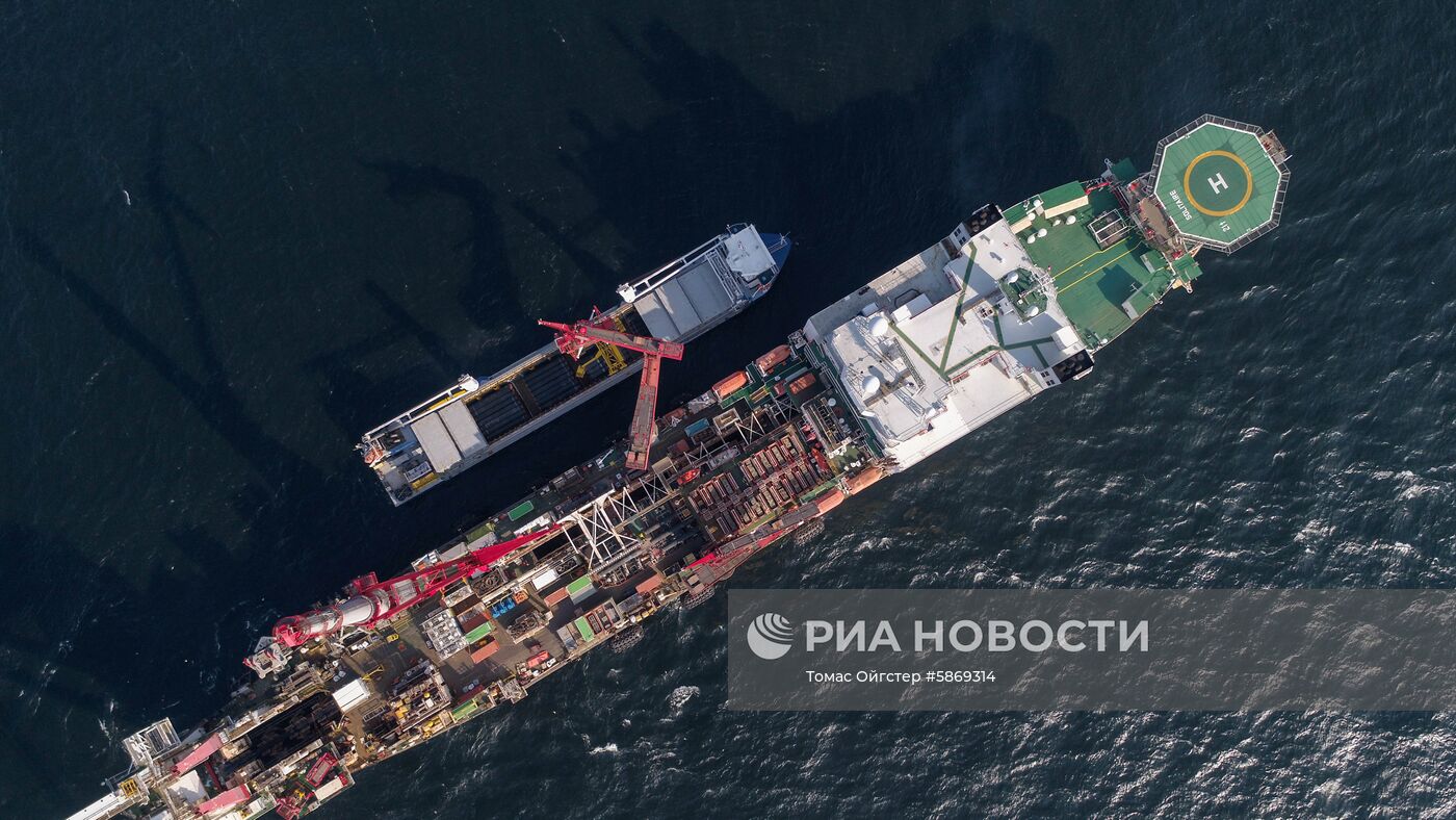 Укладка газопровода "Северный поток - 2" в российских водах