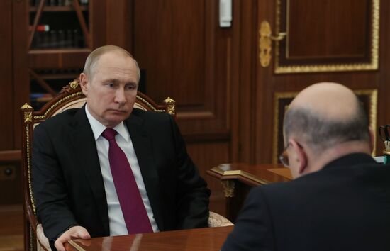 Президент РФ В. Путин встретился с главой ФНС М. Мишустиным