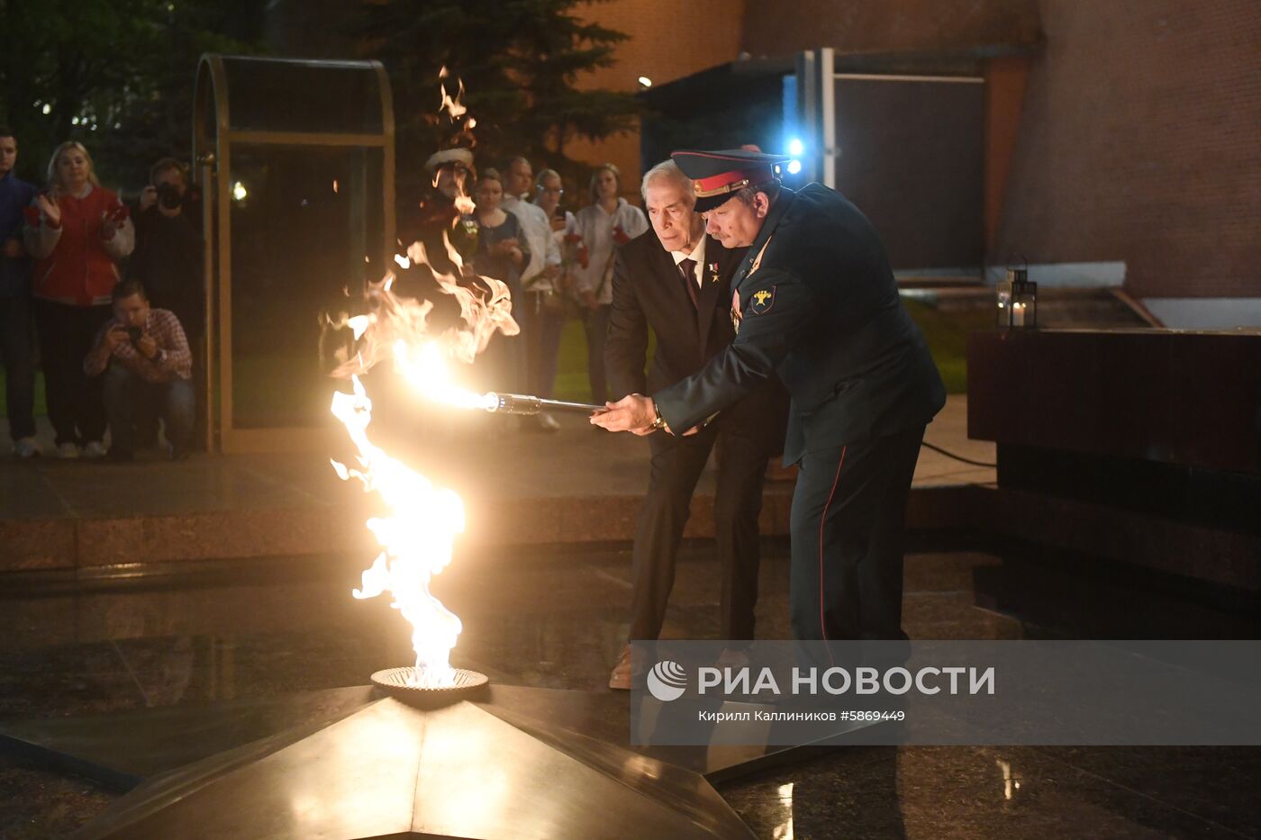 Профилактика горелки Вечного огня в Александровском саду