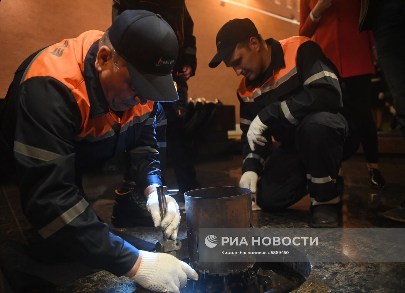 Профилактика горелки Вечного огня в Александровском саду