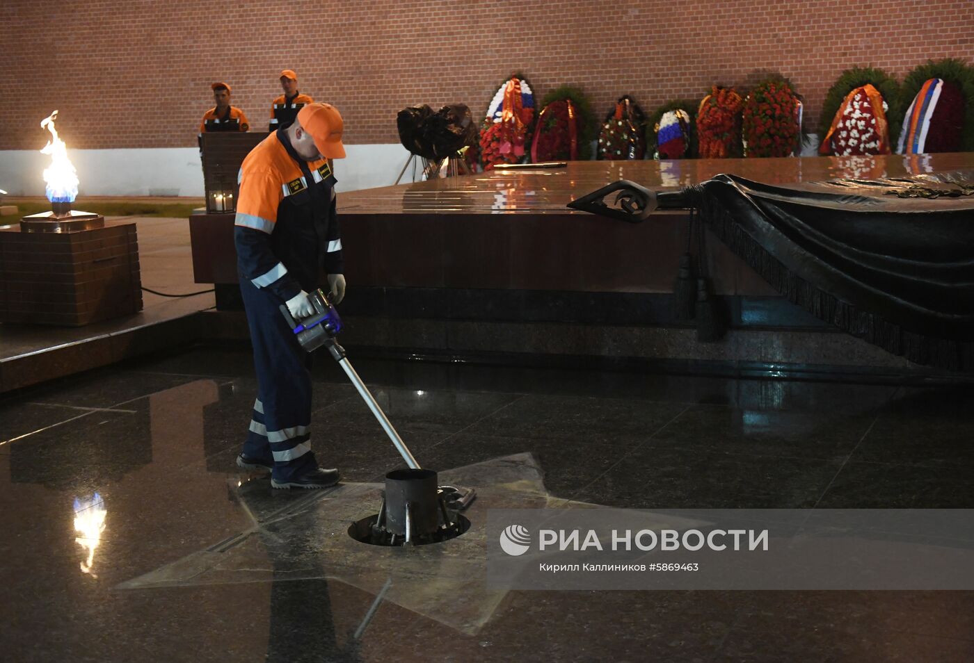 Профилактика горелки Вечного огня в Александровском саду