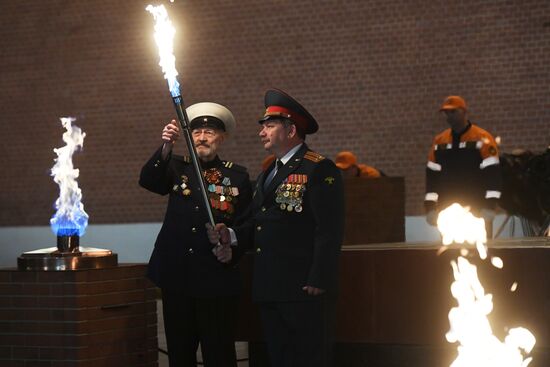 Профилактика горелки Вечного огня в Александровском саду