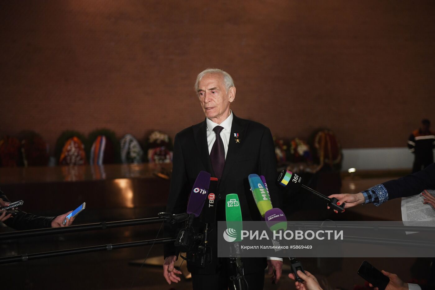 Профилактика горелки Вечного огня в Александровском саду