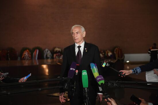 Профилактика горелки Вечного огня в Александровском саду