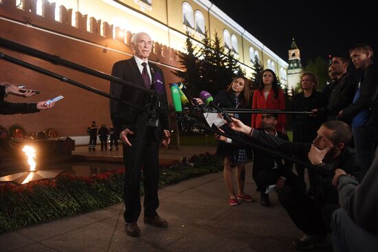 Профилактика горелки Вечного огня в Александровском саду