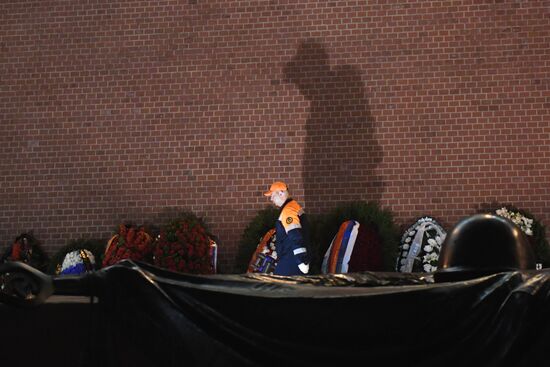 Профилактика горелки Вечного огня в Александровском саду