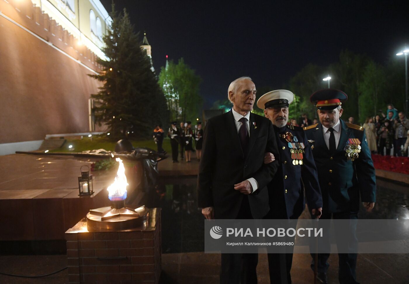 Профилактика горелки Вечного огня в Александровском саду