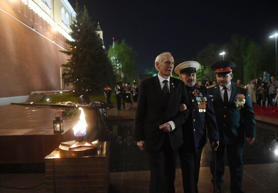 Профилактика горелки Вечного огня в Александровском саду