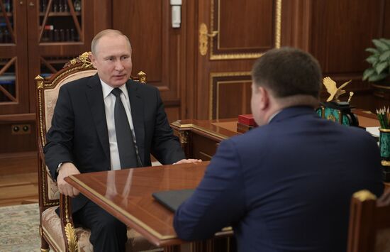 Президент РФ В. Путин встретился с главой "Промсвязьбанка" П. Фрадковым